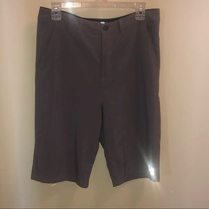 Men’s under Armour gray shorts